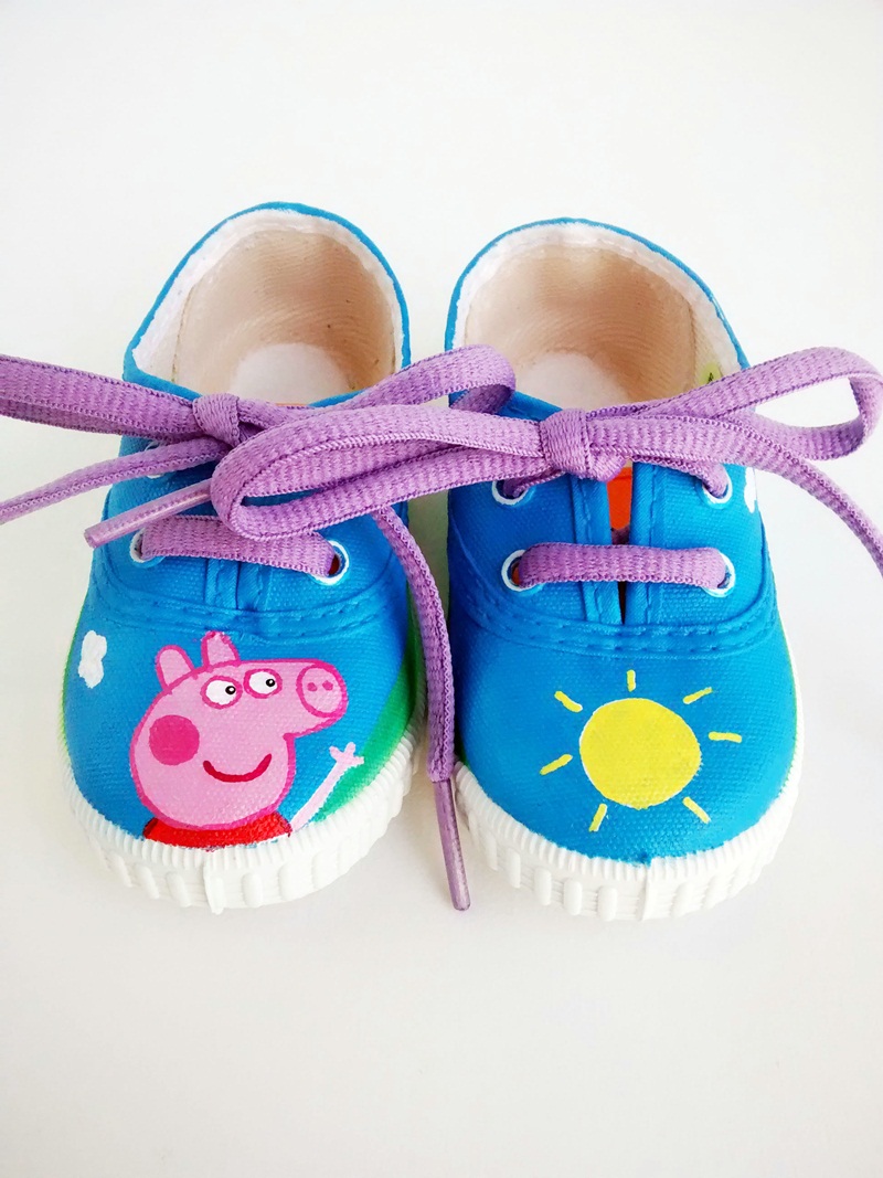 zapatillas pintadas con los dibujos de pepa pig